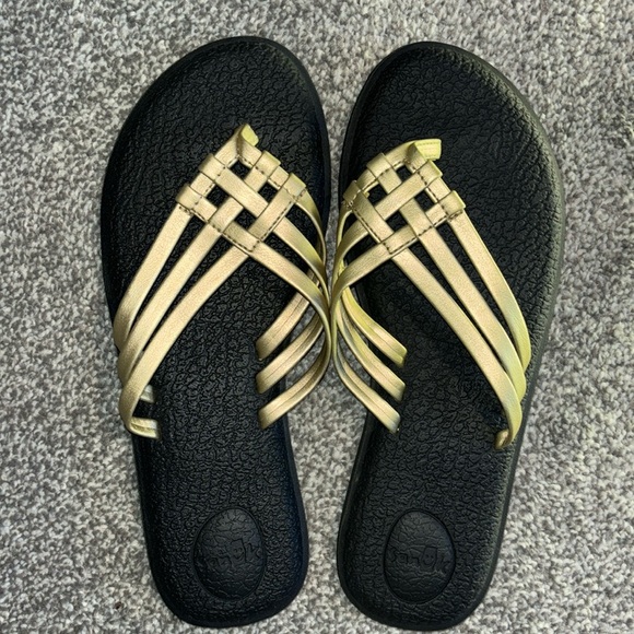 SANUK women’s yoga Metallica gold strappy sandals in size 6 - Picture 2 of 8